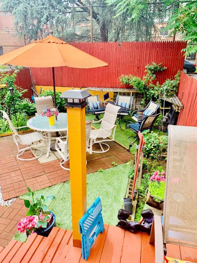 Lga Airport 3 Mins, 3 Bedroom Duplex House, Parking And Private Backyard, 9mins Subway! Сasa de vacaciones