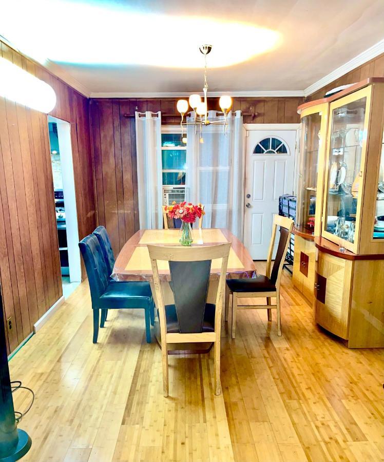 Сasa de vacaciones Lga Airport 3 Mins, 3 Bedroom Duplex House, Parking And Private Backyard, 9mins Subway! *